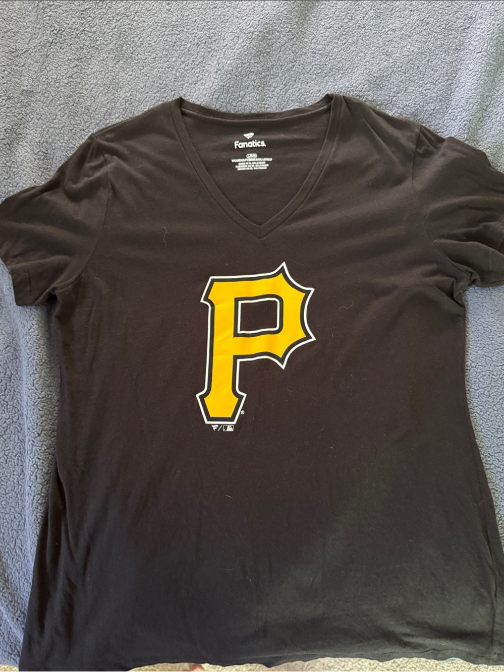 Fanatics Women’s Black V-Neck Pittsburgh Pirates Tee